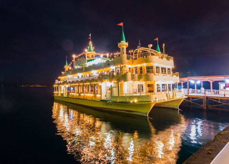 ▲Fares for the fireworks cruise: 1,600 yen for adults and 800 yen for elementary school students. The ship departs at 8:30 every night. The bright colorful lights of the Espoir may even rival the fireworks!
