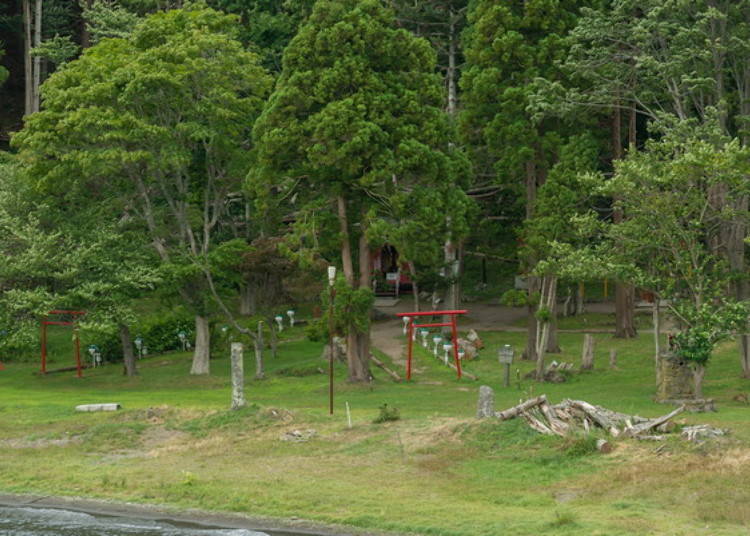 ▲오시마에 있는 도리이. 에비스신과 다이코쿠신을 기리는 사당도 있다.