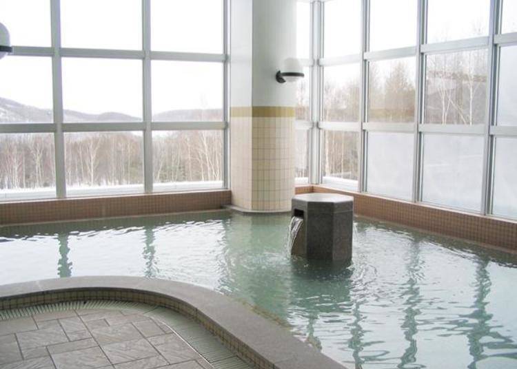 ▲The weak alkaline hot spring has a soft touch and is very refreshing