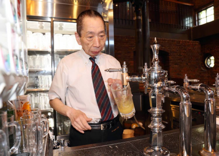A veteran meister demonstrating his amazing pouring technique
