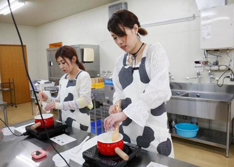 This still looks nothing like cheese, so as the lactic acid is added the thought on the participants mind is if this can really turn into cheese…