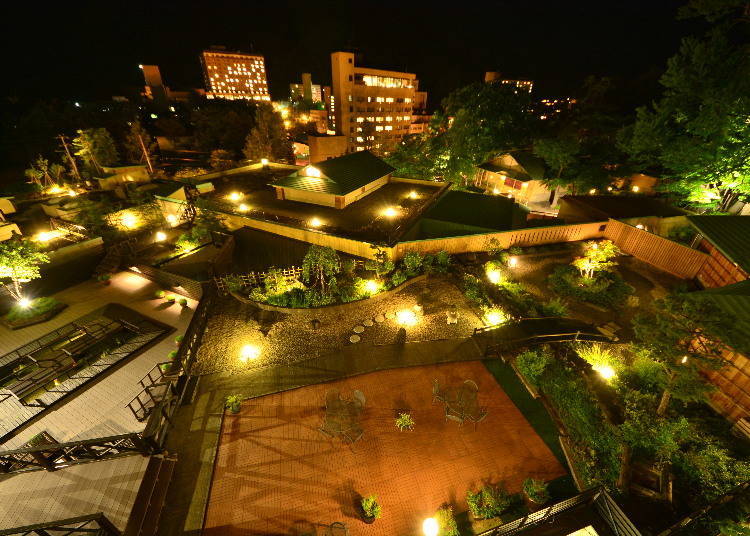 There is a Japanese-style garden on the third floor which is perfect for taking a stroll to cool off during the warmer seasons. The garden covered in snow during winter is also lovely (Photo provided by: Jozankei Daiichi Hotel Suizantei)