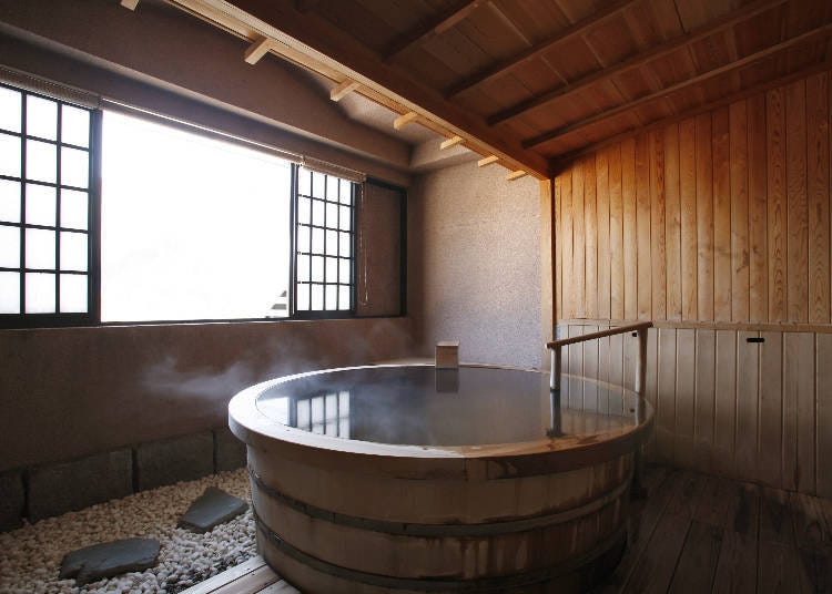 This is one of the baths that can be reserved for private use. There also two outdoor baths which similarly can be reserved. They are available 24 hours a day (Photo provided by: Jozankei Daiichi Hotel Suizantei)