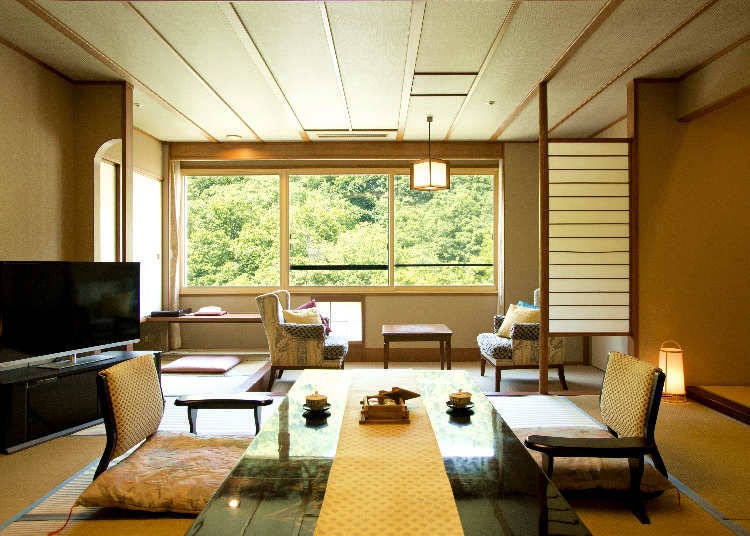 A typical guest room (35 square meters) at Hana Momiji. You can enjoy the atmosphere of a traditional Japanese inn in Japanese-style rooms with tatami mat flooring and spacious verandas by the window.