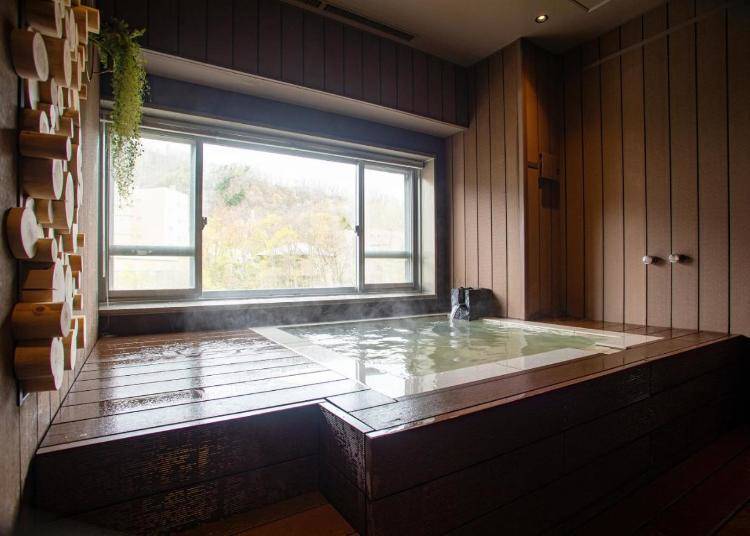 There are also a private baths (3,300 yen for 50 minutes)!  Here you can choose from either one with a view of the valley or a dome-shaped bath that will make you want to meditate! (Photo provided by: Booking.com)