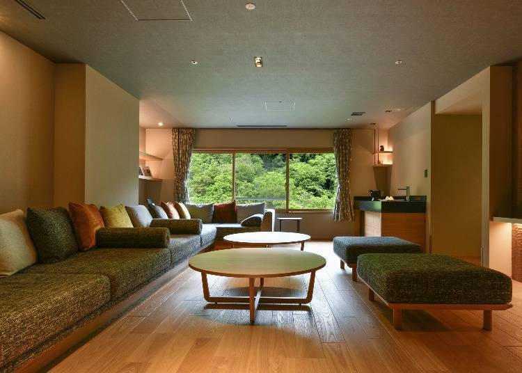 Two-person or four-person premium twin room attached with a hot spring (Photo provided by: Hana Momiji)