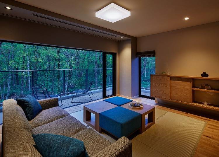 Some rooms come with a balcony. (Photo provided by: Okujozankei Onsen Kasho Gyoen)