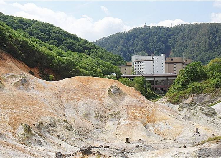 Dai-ichi Takimotokan overlooks the desolate landscape of Hell Valley