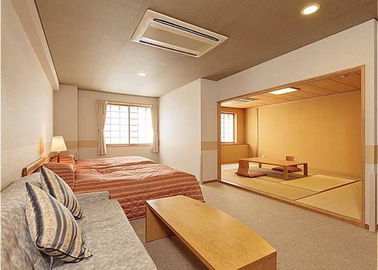 A barrier-free type guest room convenient for guests in wheelchairs as well as extended families (Photo: Dai-ichi Takimotokan)