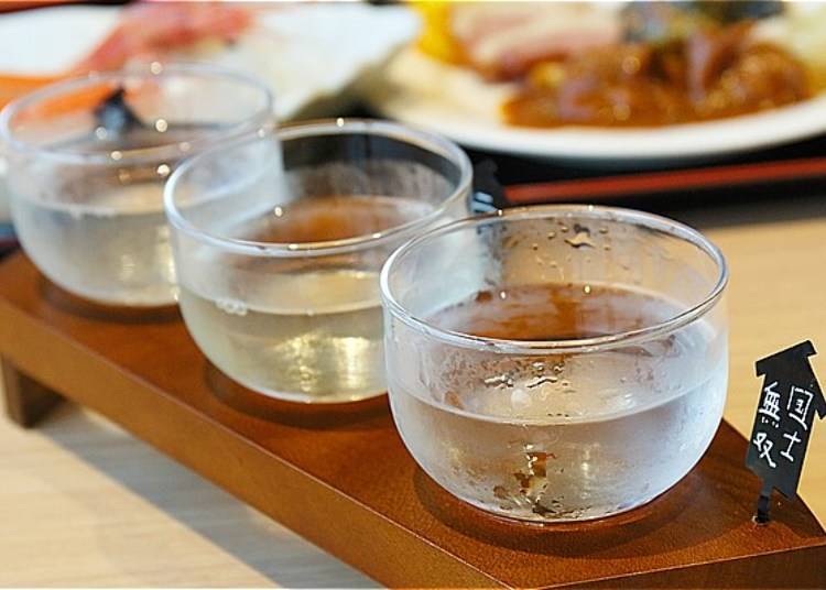 ▲三种北海道当地日本酒的套餐「利き酒セット」，可以对比一个各种味道的不同。