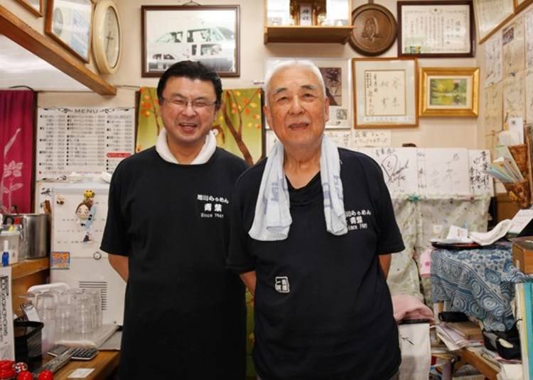 ▲ Second generation Toshihisa Murayama (right) and Yuichi Murayama of the third generation (left)