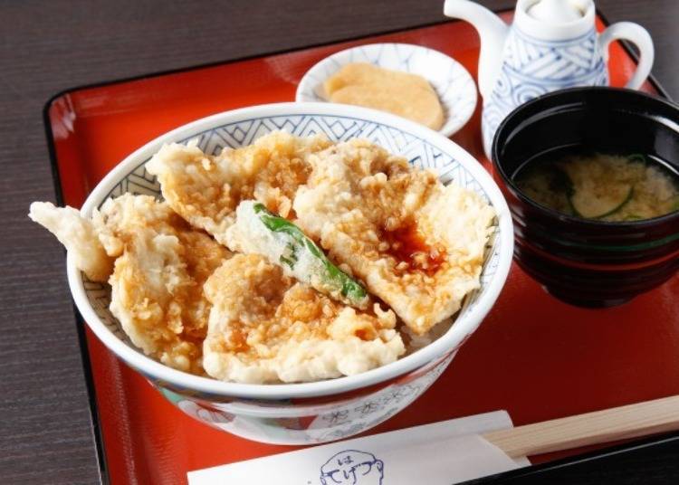 Here is the fried pork bowl with four pieces. An option with 6 pieces is available as well (950 yen, tax included)
