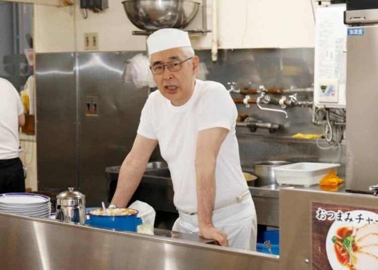 ▲I talked to Mr. Hideo Omiya a decendant and the second generation owner of "Aji no Sanpei"