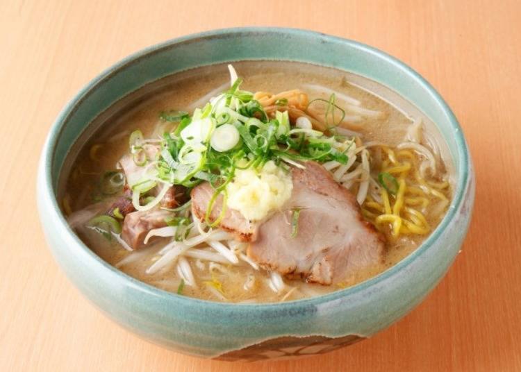 ▲Noodle Shop Saimi Miso Ramen (750 yen, tax included) as pictured above is served with grated ginger over pork