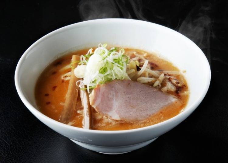 ▲因为顾各的一句话而诞生的「札幌味噌 eiji style」(850日元‧含税)。带着淡淡的大蒜与生姜的温和味道。
