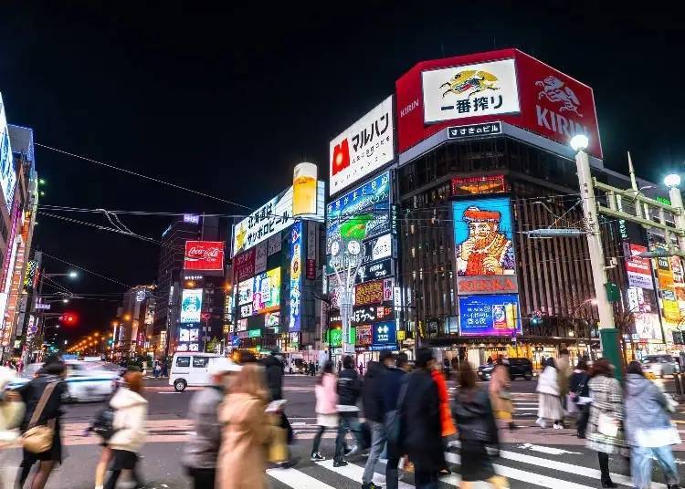 札幌的薄野街區以各種商店、餐廳和娛樂場所而聞名 (照片來源：PIXTA)