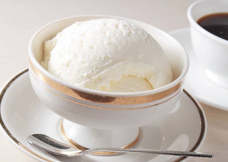 ‘스노 로열 바닐라 아이스크림’(단품 770엔, 커피는 별도 주문)