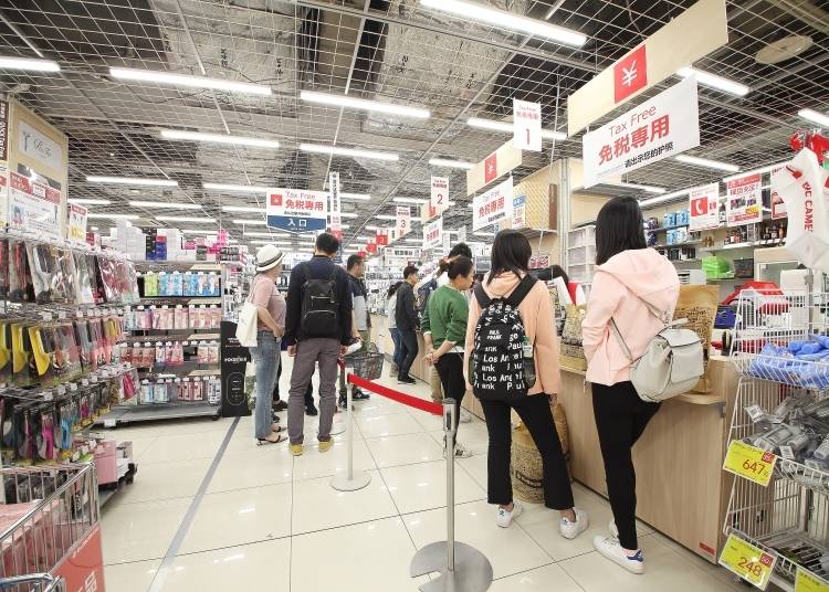 There is a duty-free register on the second floor visited daily by foreign tourists