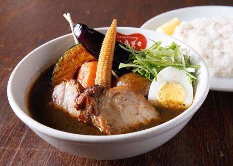 ▲Braised Lavender Pork Curry (1,150 yen). Main ingredients are braised lavender pork, potato, pumpkin, eggplant and young corn.