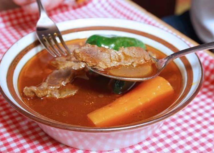 한입 사이즈인 양고기는 부드러우면서도 맛있다. 양고기 특유의 냄새도 없다