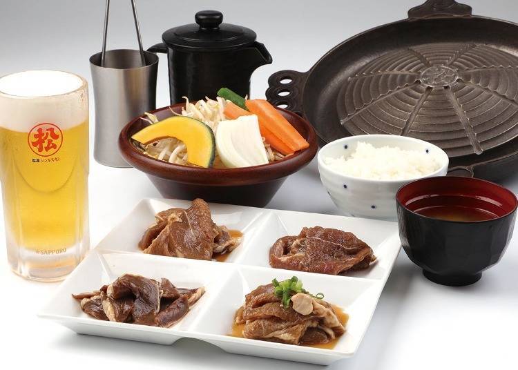 This is the taste and compare set for an assortment of four types of meat. This set also comes with a drink.