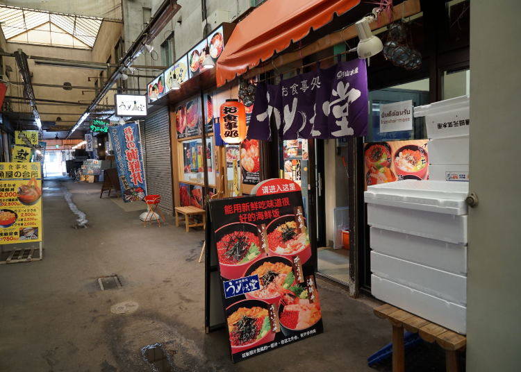 Shops and eating establishments line the pathway