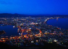 一说到函馆就让人想到夜景！搭乘空中缆车上函馆山去～