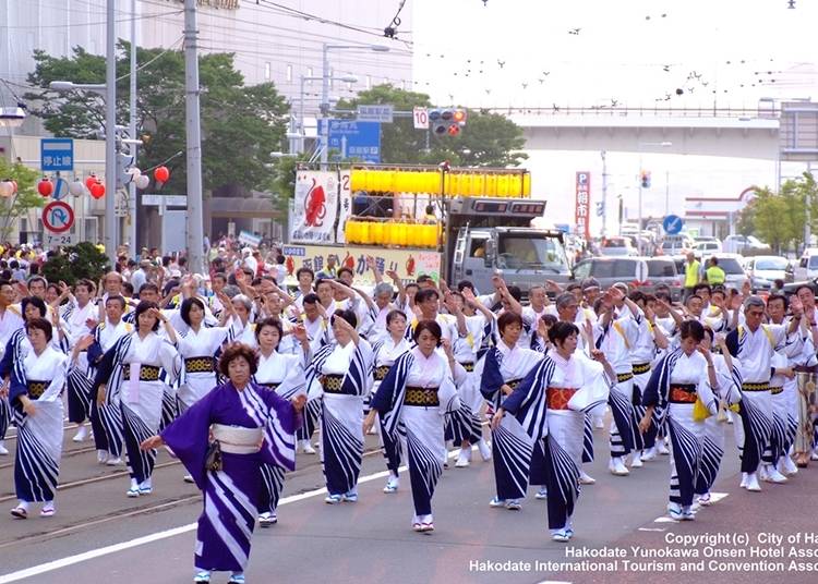 15．8月は「函館港まつり」を見物する