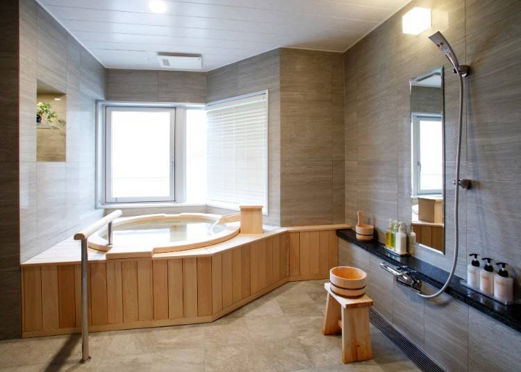 A suite room bath with a view.