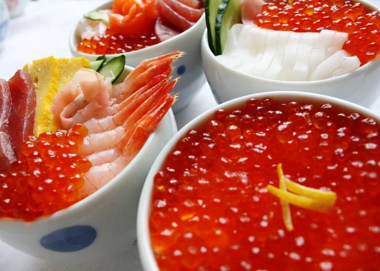 新鮮なごちそうが並ぶバイキング