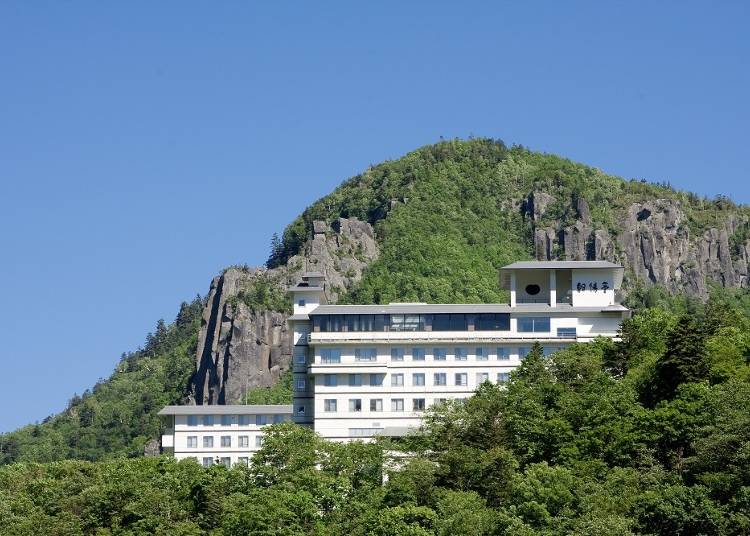 雄大な自然をパノラマで楽しめる「層雲峡 朝陽亭」