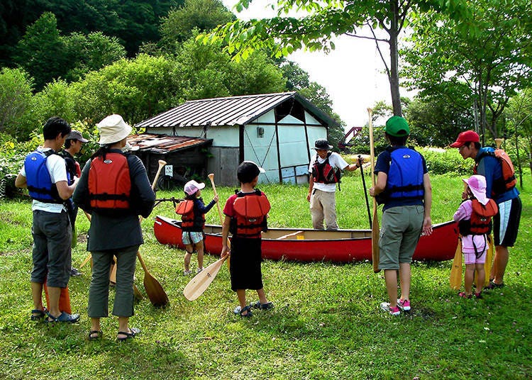 Before heading out, join the lecture on how to row the canoe