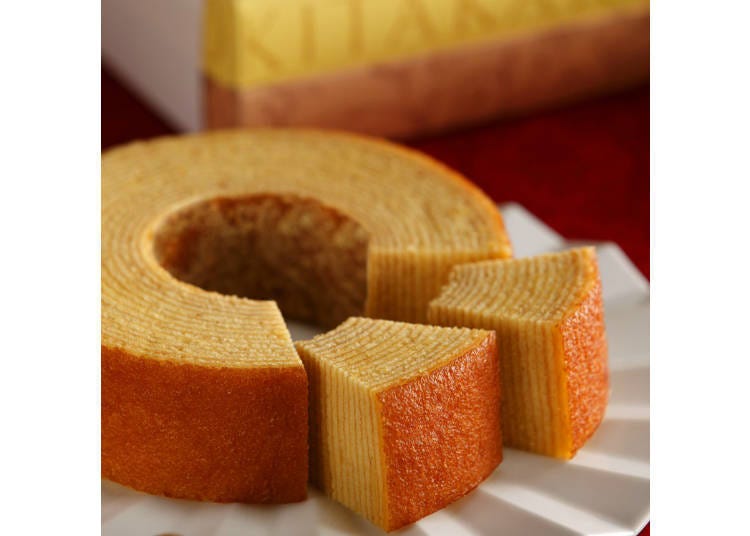 The Baumkuchen Yosei no Mori (2,592 yen for the 8cm high whole cake pictured) is the most popular item in the shop. A great gift for that special someone.
