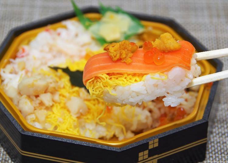 The bento lunch boxes come with chopsticks and napkins / The most common type of Hokkaido ekiben are sushi and other seafoods