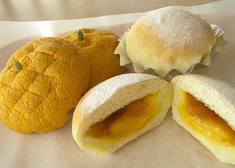 使用惠庭特产惠比寿南瓜制作的两款人气面包「南瓜布丁面包」、「南瓜波萝面包」