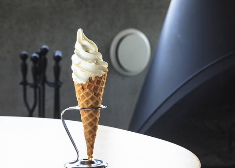 The milk flavor is really rich! Soft-serve ice cream (cone, 400 yen). The crispy waffle cone is a perfect match