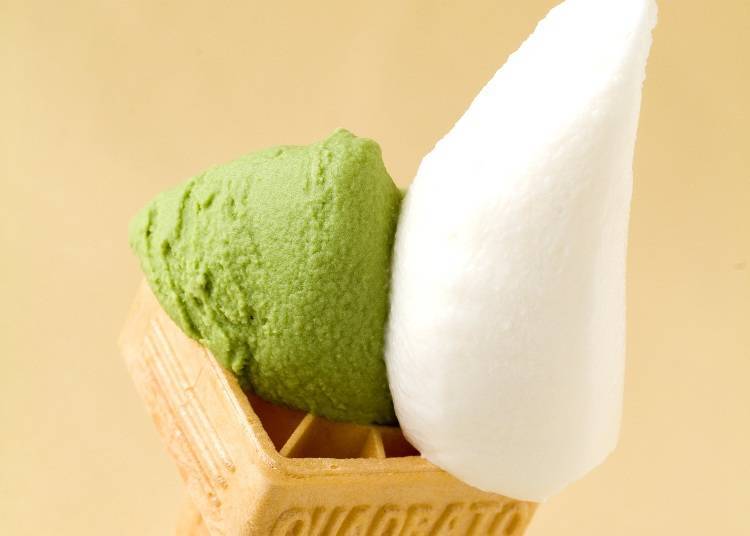将牛奶风味凝聚浓缩其中的冰淇淋（アイスクリーム）（350日元）也很推荐，一支可以选择两种口味。