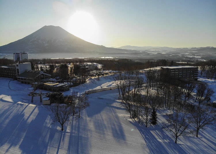 1) '니세코 하나조노(HANAZONO) 리조트'는 홋카이도 내의 최대의 지형 공원(Terrain park)을 가진 곳이다