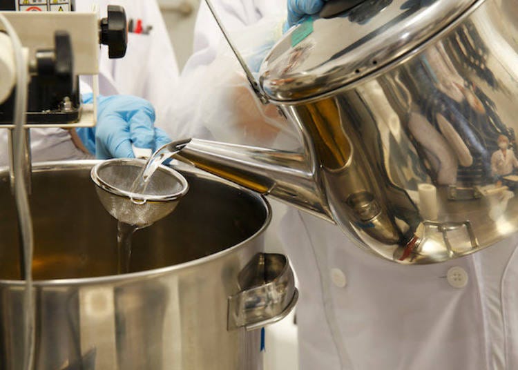 ▲ The view inside the workshop. Here we see a liquid soap base being poured