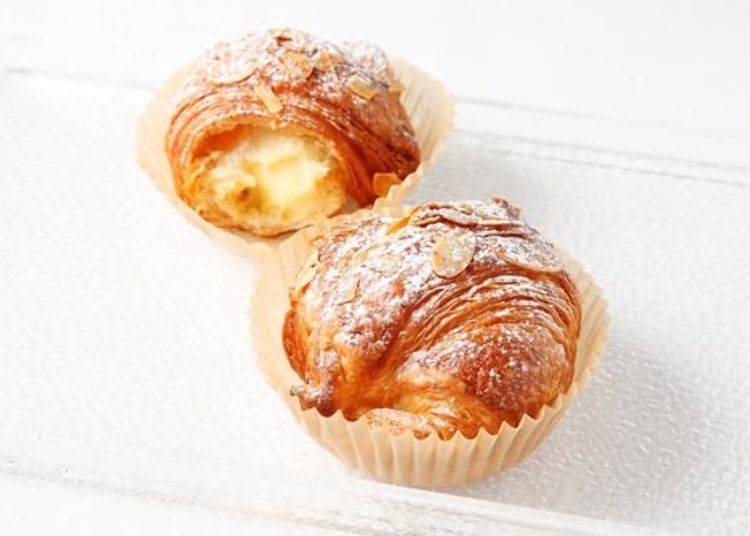 ▲Croissant cream "Yume" 180 yen each. This is a delight with plenty of home-made custard cream stuffed into a croissant!