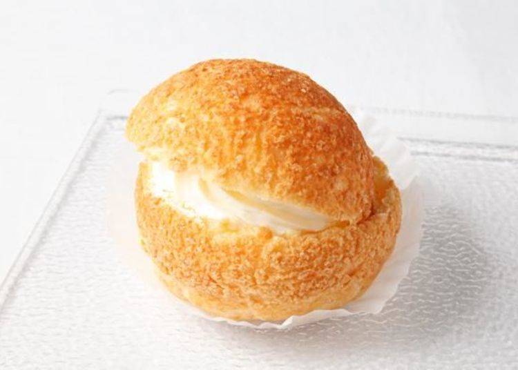 ▲The Jumbo puff "North dream dome" 180 yen each. Fresh cream and custard cream are thoroughly packed in this crispy pastry!