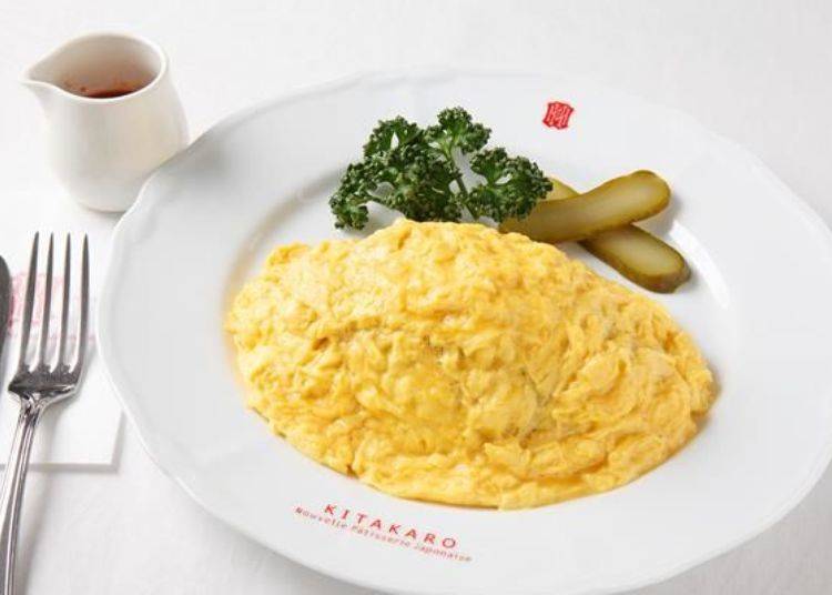 ▲将牛肉与蘑菇用酱油翻炒的北菓楼蛋包饭（北菓楼引以为豪的蛋包饭）750日元