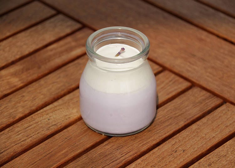 후라노 우유로 만든 [라벤터 밀크 푸딩](420엔). 이 또한 [라포트의 집]에서 판매. 라벤더 풍미가 시원한 느낌이다