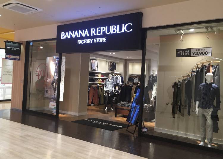 メープル・モール2階にある「バナナ・リパブリック ファクトリーストア」。グローバルに着られるメンズ、レディスファッションのほかバッグなど手に取りやすい価格で提供