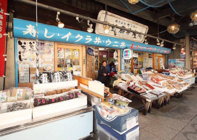 「Zentsu近藤升商店」就位于二条市场的头。
