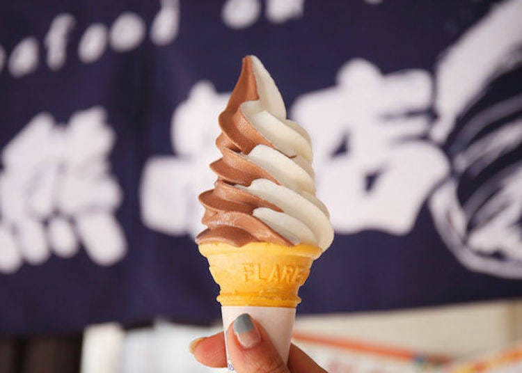 这是「巧克力大理石纹冰淇淋」（350日元）。 「ICE之家」的冰淇淋有浓郁的牛奶味道，夏日期间会推出替代这款口味的期间限定口味，就是夕张哈蜜瓜口味！