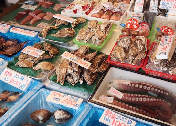 「池田商店」有種類豐富看起來很美味的貝類海鮮。