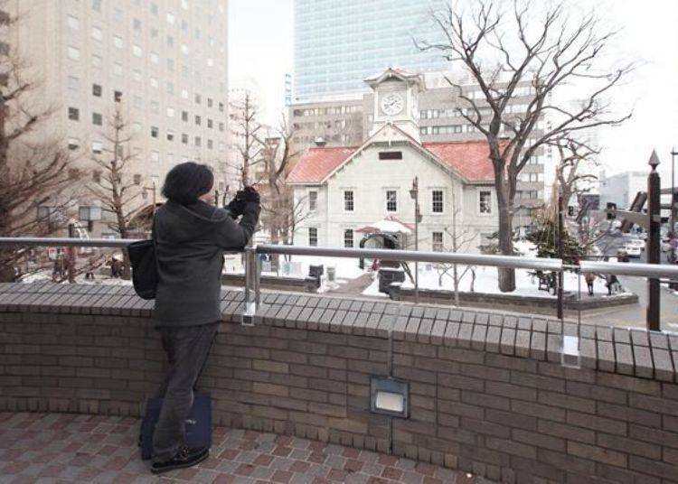 공간이 넓기 때문에 어른 몇 명이 같이 기념 촬영을 한다면 여기가 베스트!