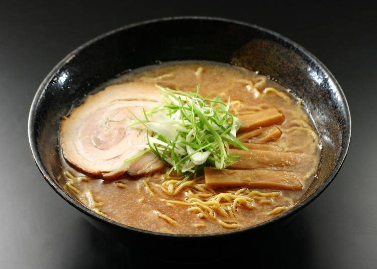 아사히카와 라멘은 어패류 돼지 뼈 기반으로 담백한 맛
