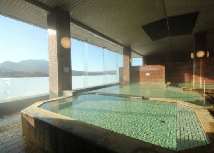 阿寒湖庄酒店的温泉浴池。